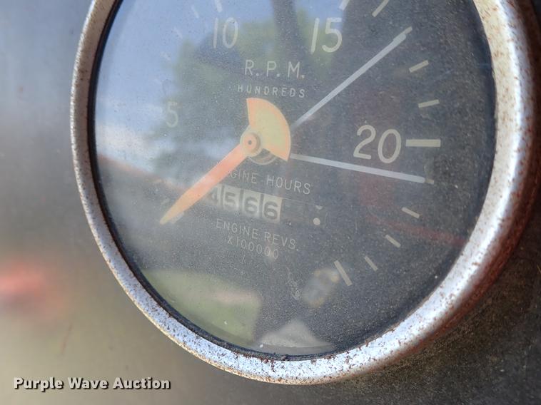image for item DE5400 1974 International Paystar 5000 water truck