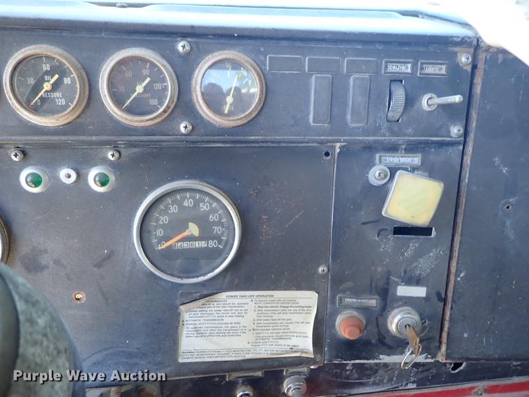 image for item DE5400 1974 International Paystar 5000 water truck