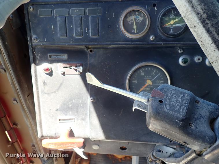 image for item DE5400 1974 International Paystar 5000 water truck