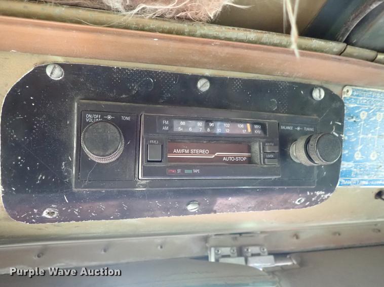 image for item DE5400 1974 International Paystar 5000 water truck