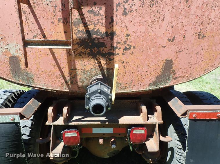 image for item DE5400 1974 International Paystar 5000 water truck