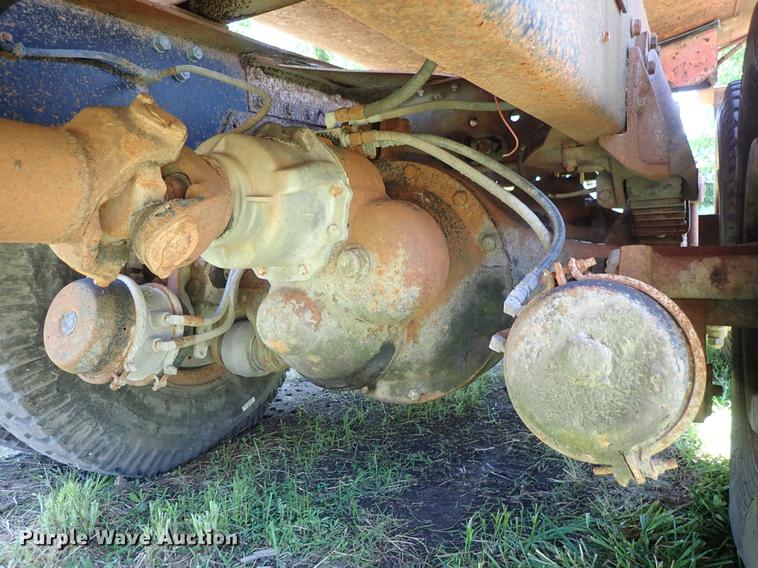 image for item DE5400 1974 International Paystar 5000 water truck