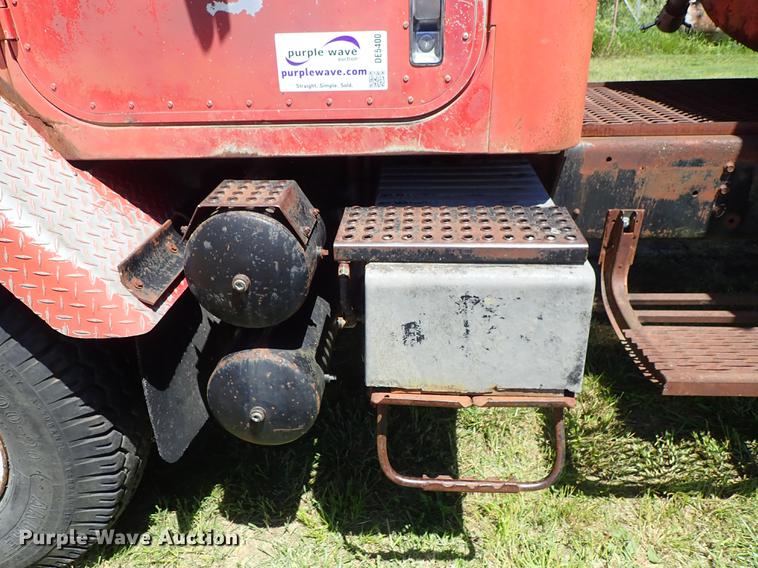 image for item DE5400 1974 International Paystar 5000 water truck