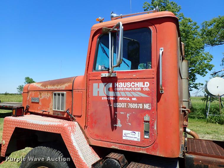 image for item DE5400 1974 International Paystar 5000 water truck