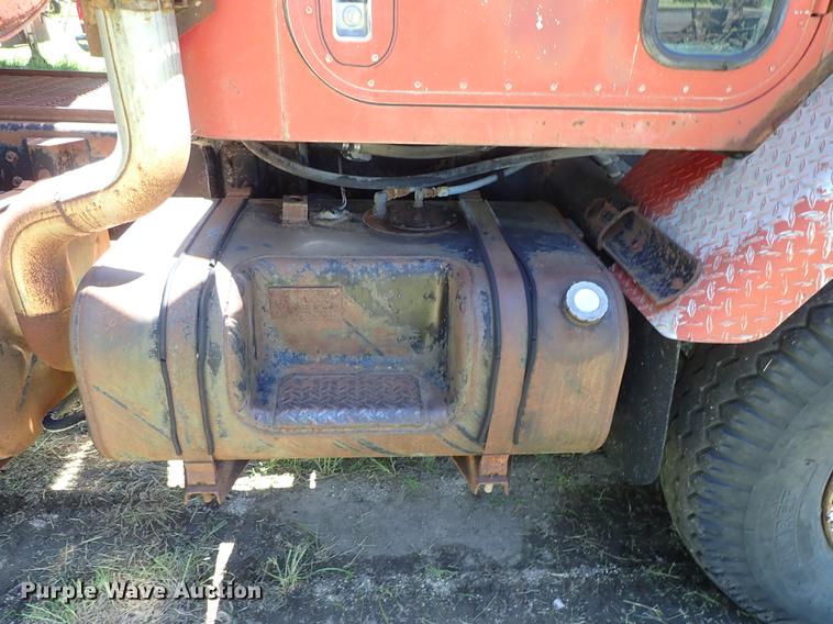 image for item DE5400 1974 International Paystar 5000 water truck