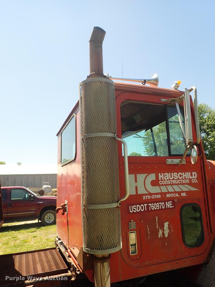 image for item DE5400 1974 International Paystar 5000 water truck