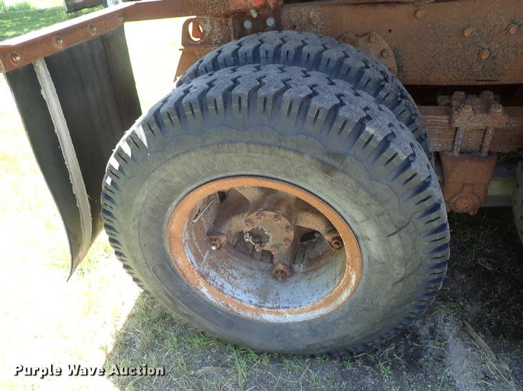 image for item DE5400 1974 International Paystar 5000 water truck