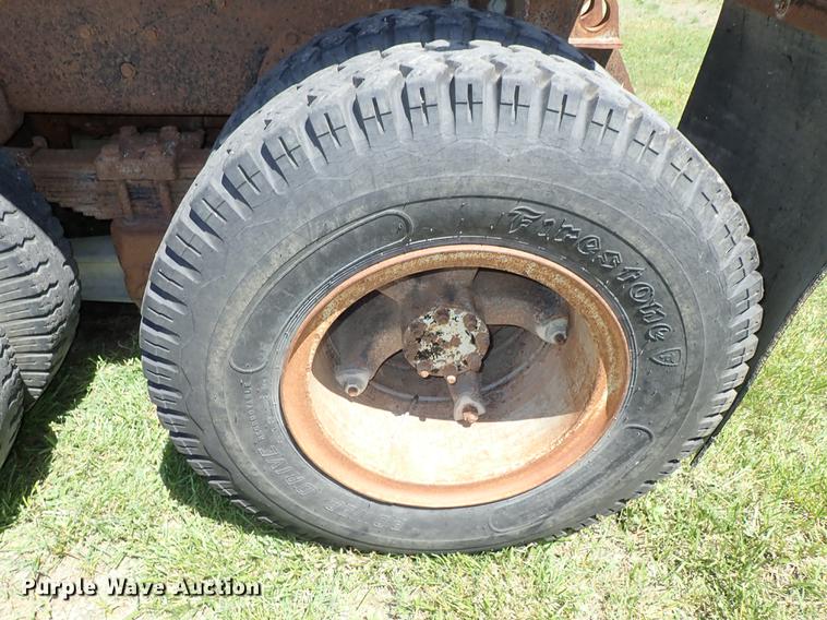 image for item DE5400 1974 International Paystar 5000 water truck