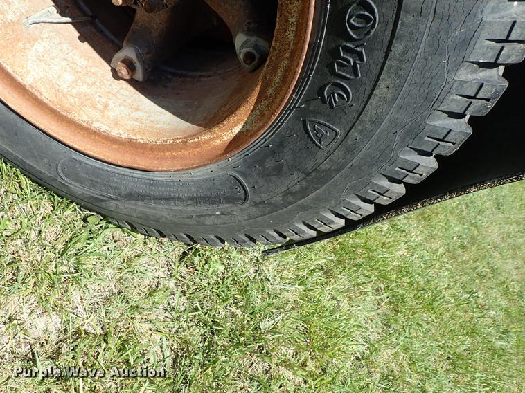 image for item DE5400 1974 International Paystar 5000 water truck
