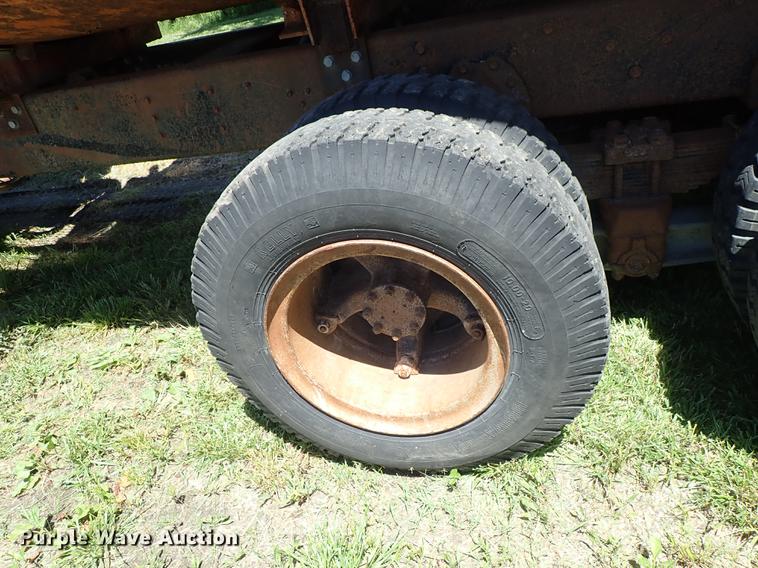 image for item DE5400 1974 International Paystar 5000 water truck
