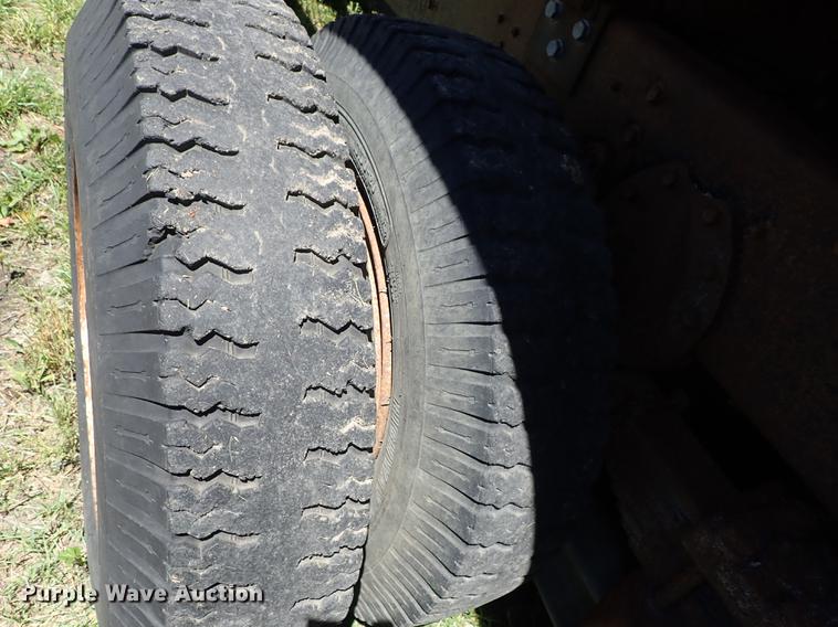 image for item DE5400 1974 International Paystar 5000 water truck