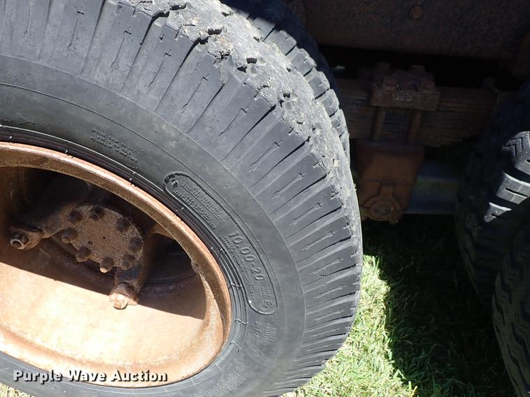 image for item DE5400 1974 International Paystar 5000 water truck