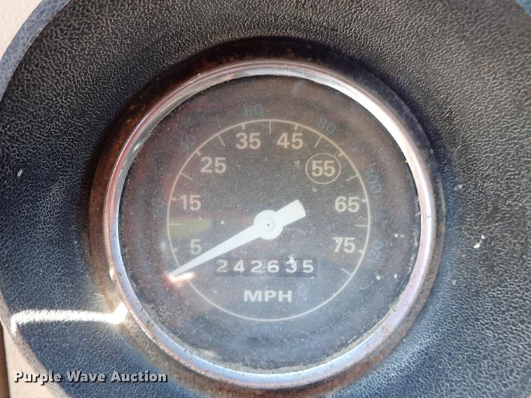 image for item DE5401 1982 Ford LT9000 semi truck