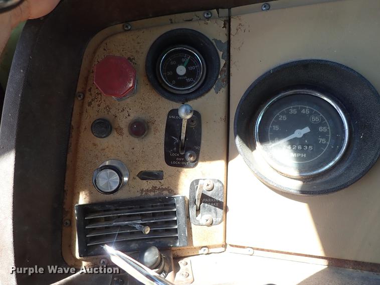 image for item DE5401 1982 Ford LT9000 semi truck