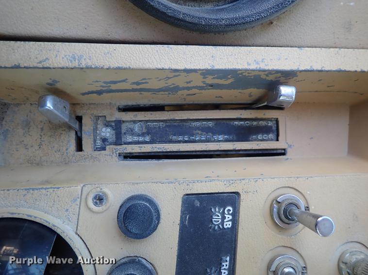 image for item DE5401 1982 Ford LT9000 semi truck