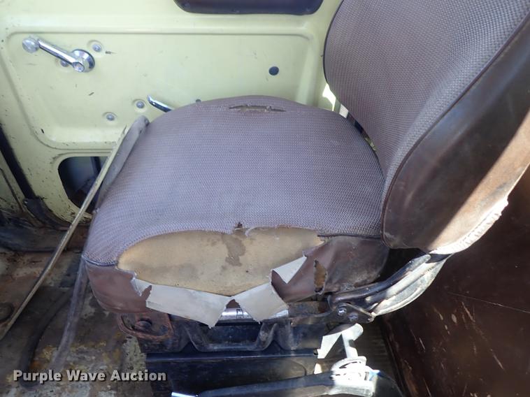 image for item DE5401 1982 Ford LT9000 semi truck