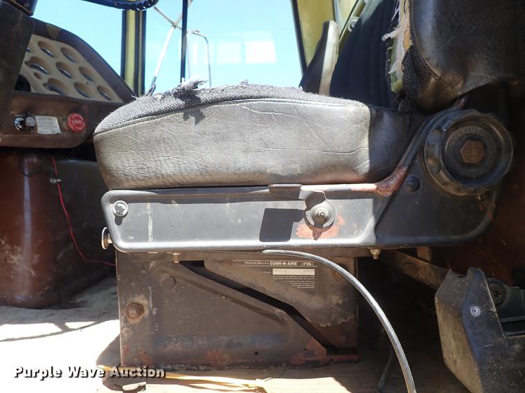 image for item DE5401 1982 Ford LT9000 semi truck