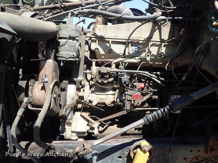 image for item DE5401 1982 Ford LT9000 semi truck