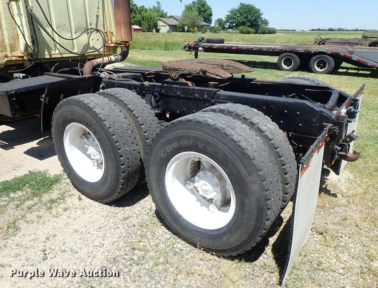 image for item DE5401 1982 Ford LT9000 semi truck