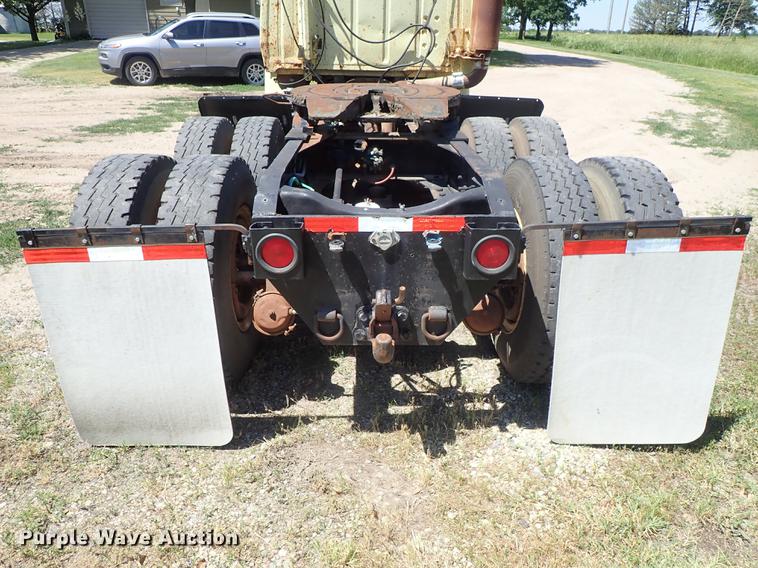 image for item DE5401 1982 Ford LT9000 semi truck