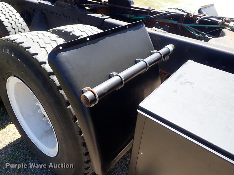 image for item DE5401 1982 Ford LT9000 semi truck