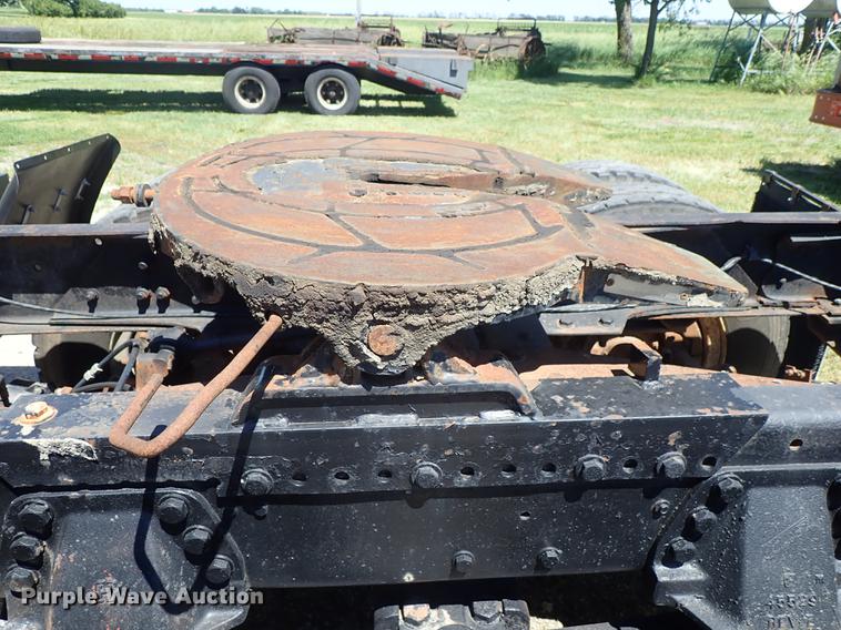 image for item DE5401 1982 Ford LT9000 semi truck