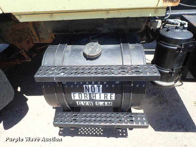 image for item DE5401 1982 Ford LT9000 semi truck