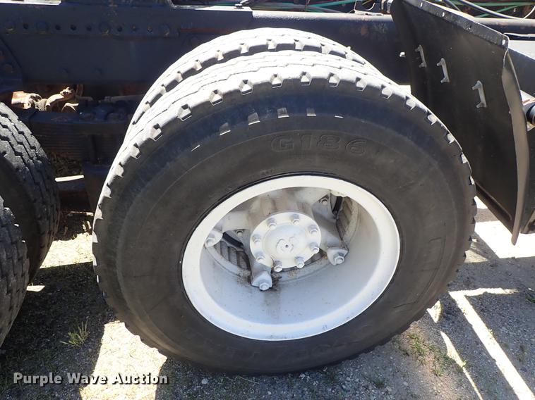 image for item DE5401 1982 Ford LT9000 semi truck