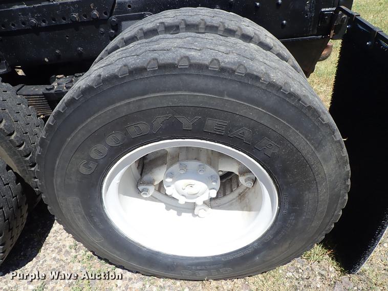 image for item DE5401 1982 Ford LT9000 semi truck