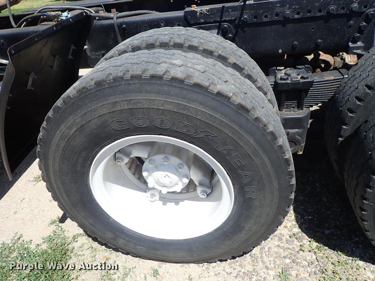 image for item DE5401 1982 Ford LT9000 semi truck