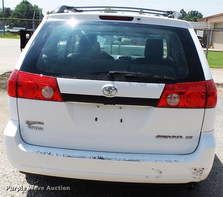 image for item DE7813 2010 Toyota Sienna van