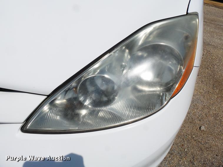 image for item DE7813 2010 Toyota Sienna van