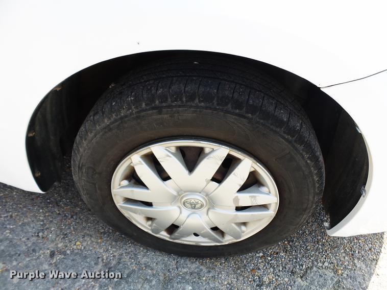 image for item DE7813 2010 Toyota Sienna van