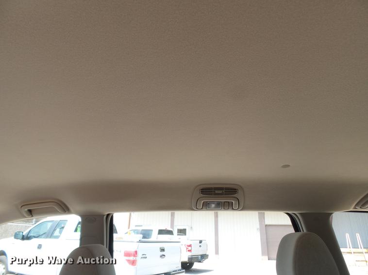 image for item DE7813 2010 Toyota Sienna van