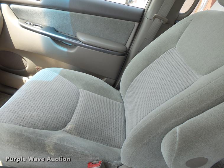 image for item DE7813 2010 Toyota Sienna van