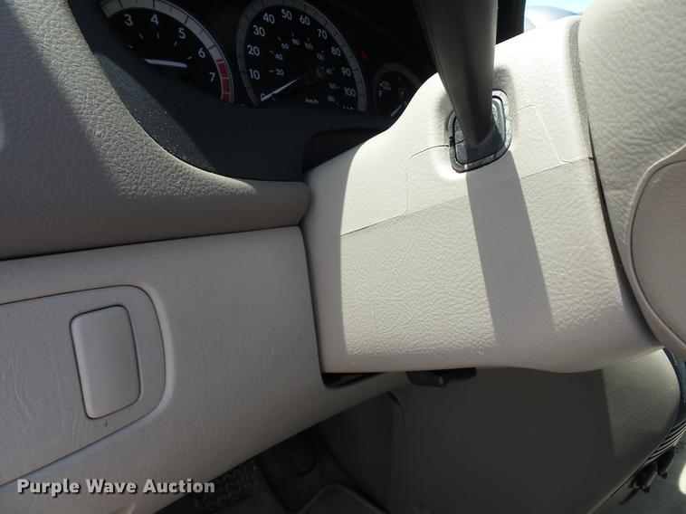 image for item DE7813 2010 Toyota Sienna van