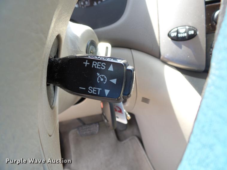 image for item DE7813 2010 Toyota Sienna van