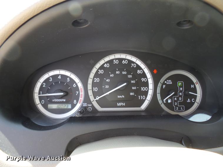 image for item DE7813 2010 Toyota Sienna van