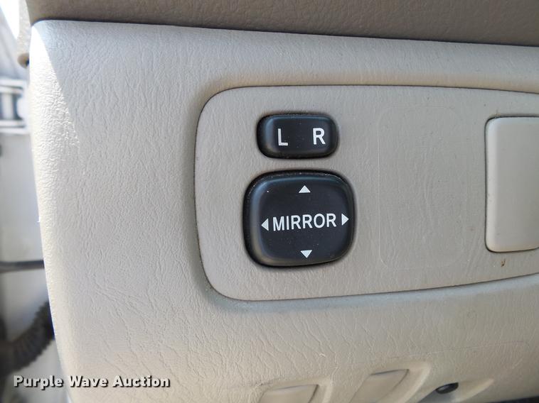 image for item DE7813 2010 Toyota Sienna van