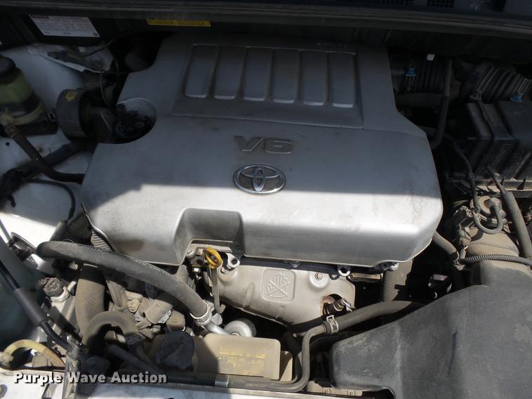 image for item DE7813 2010 Toyota Sienna van