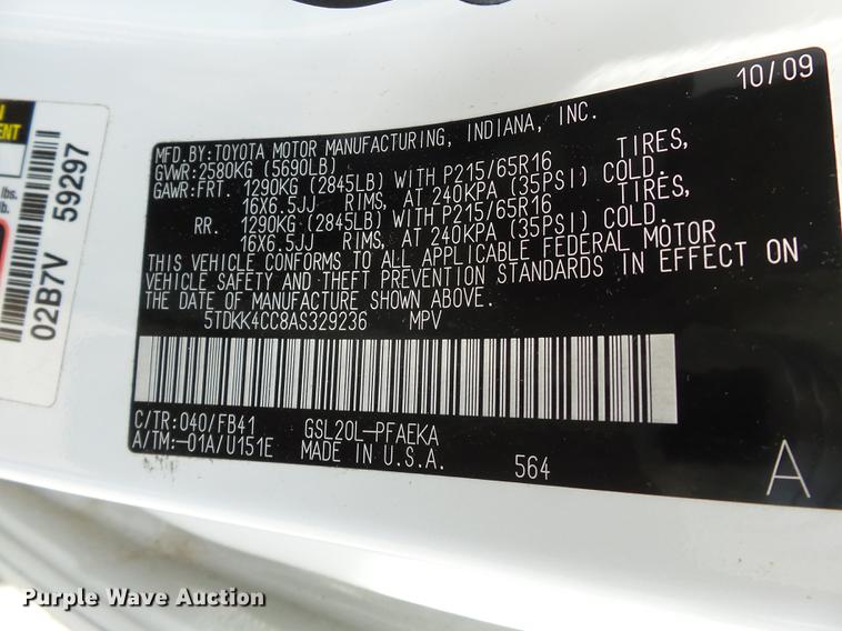 image for item DE7813 2010 Toyota Sienna van