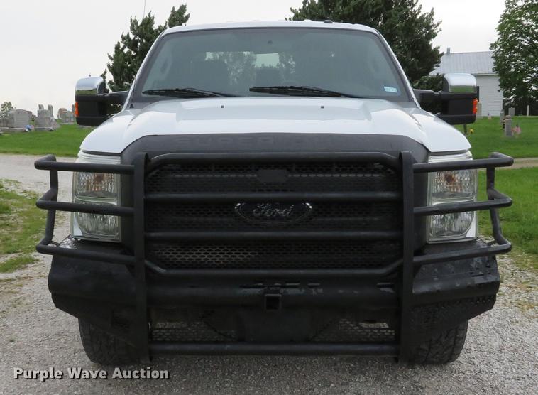image for item DE8102 2013 Ford F250 Super Duty XLT Crew Cab pickup truck
