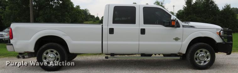 image for item DE8102 2013 Ford F250 Super Duty XLT Crew Cab pickup truck