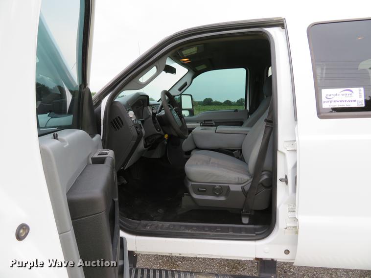 image for item DE8102 2013 Ford F250 Super Duty XLT Crew Cab pickup truck
