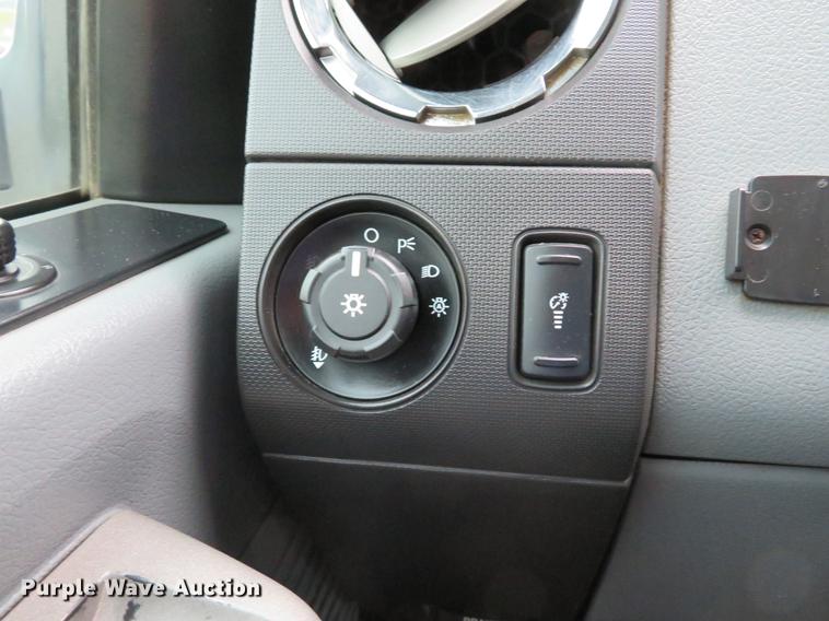 image for item DE8102 2013 Ford F250 Super Duty XLT Crew Cab pickup truck