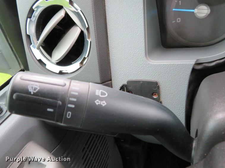 image for item DE8102 2013 Ford F250 Super Duty XLT Crew Cab pickup truck