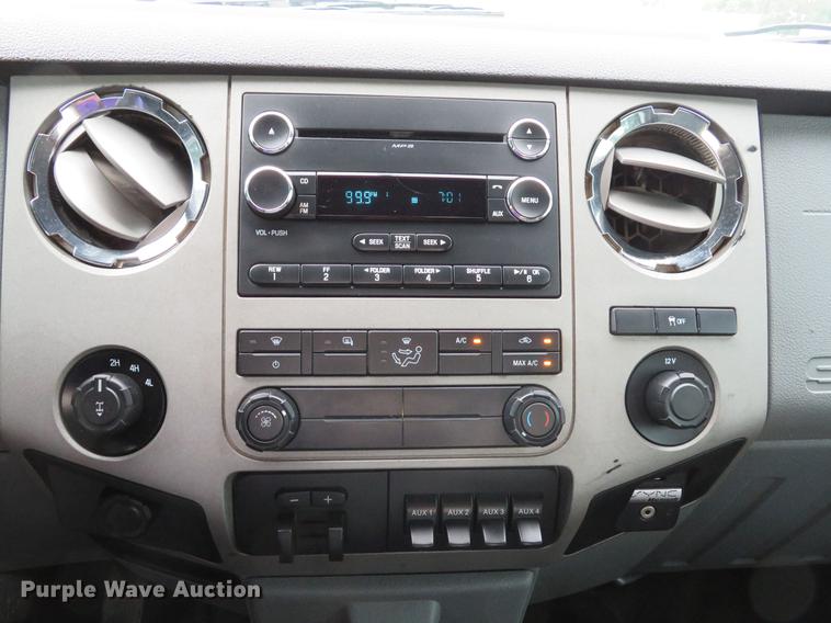 image for item DE8102 2013 Ford F250 Super Duty XLT Crew Cab pickup truck