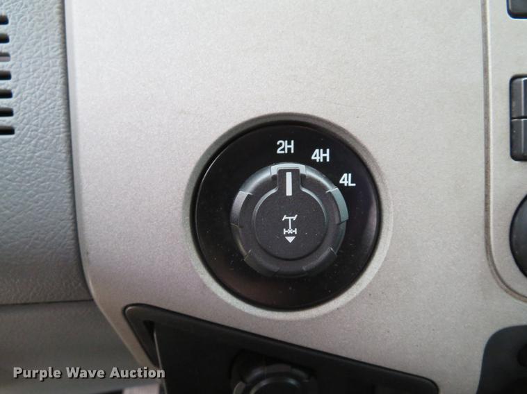 image for item DE8102 2013 Ford F250 Super Duty XLT Crew Cab pickup truck