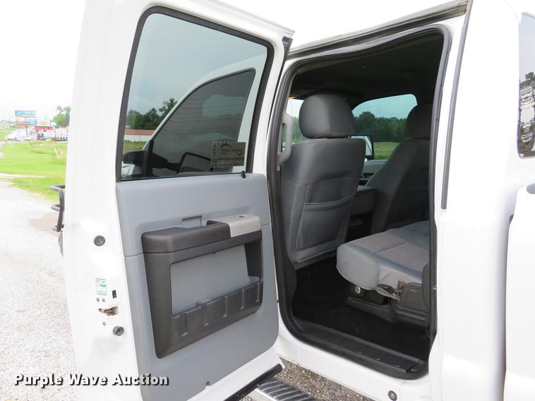 image for item DE8102 2013 Ford F250 Super Duty XLT Crew Cab pickup truck