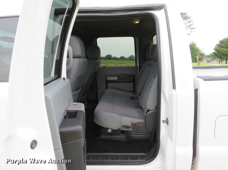 image for item DE8102 2013 Ford F250 Super Duty XLT Crew Cab pickup truck